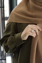 مانتو عبایی نوجوان حانا صوفیا شانتون سبز زیتونی