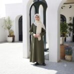 مانتو عبایی نوجوان حانا صوفیا شانتون سبز زیتونی